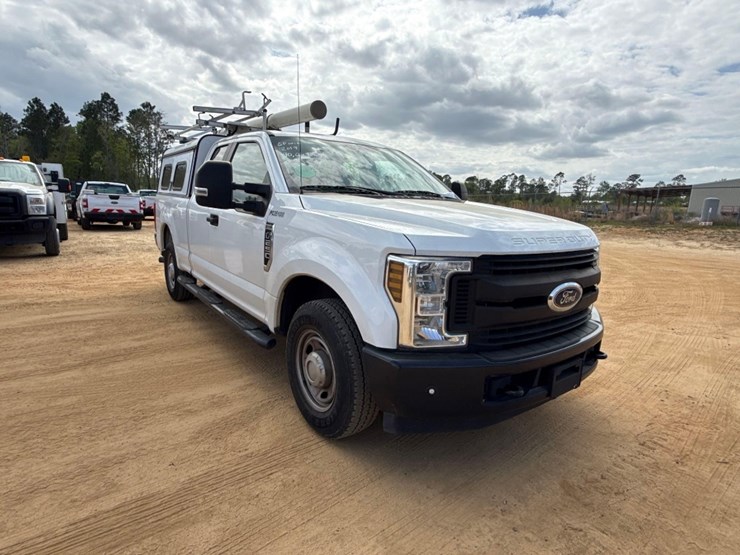 2019-ford-f250-xl-image-1