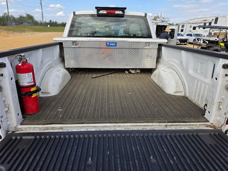 2020-ford-f150-xl-image-7