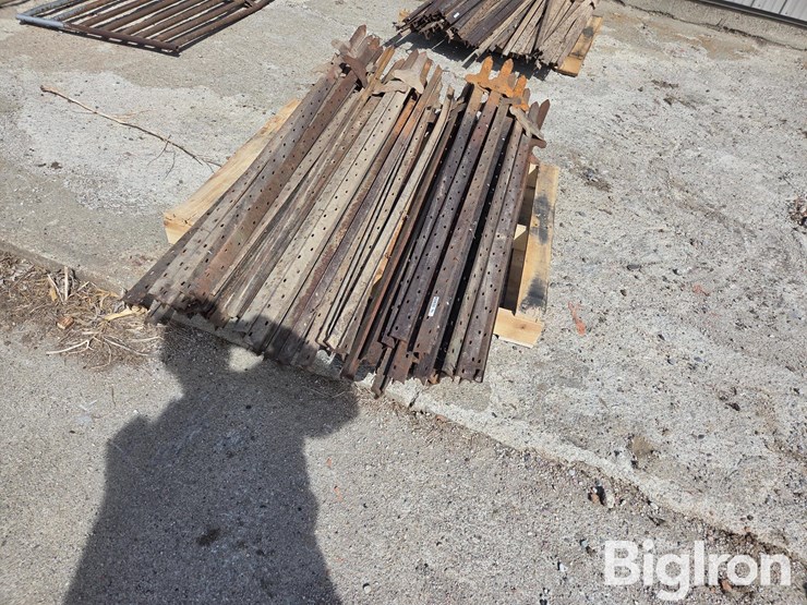 steel-t-posts-image-1