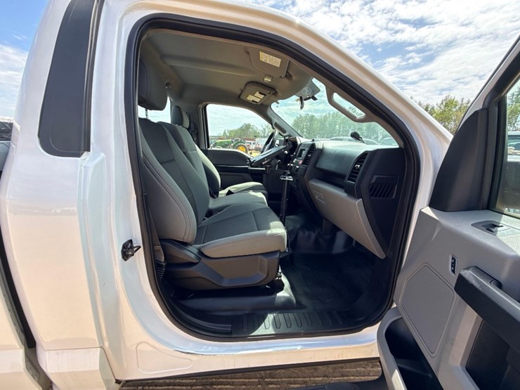 2015-ford-f150-xl-image-10