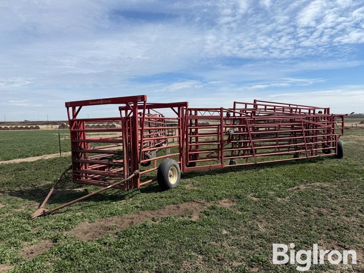 diamond-w-portable-folding-livestock-corral-image-1