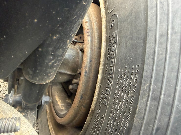 2018-freightliner-122sd-image-24