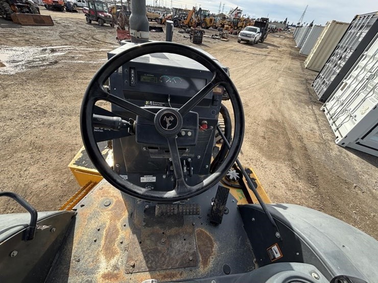 2019-deere-210lep-image-29