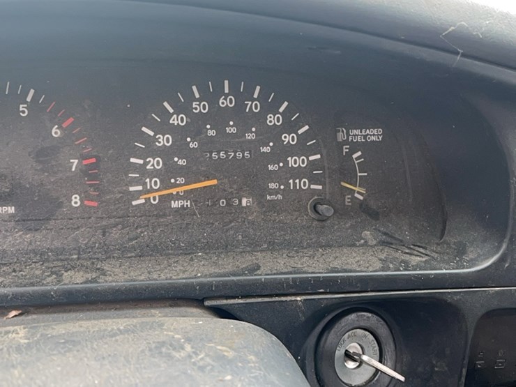 1995-toyota-tacoma-image-21