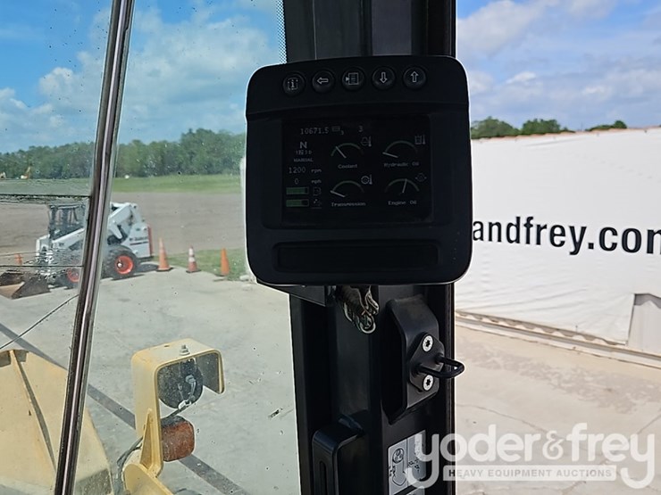 2017-deere-624k-image-28