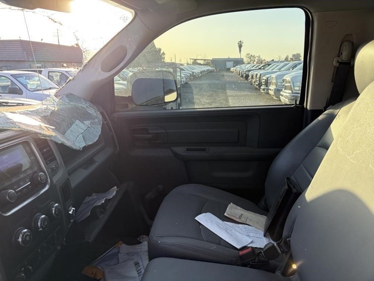 2016-dodge-2500-image-13