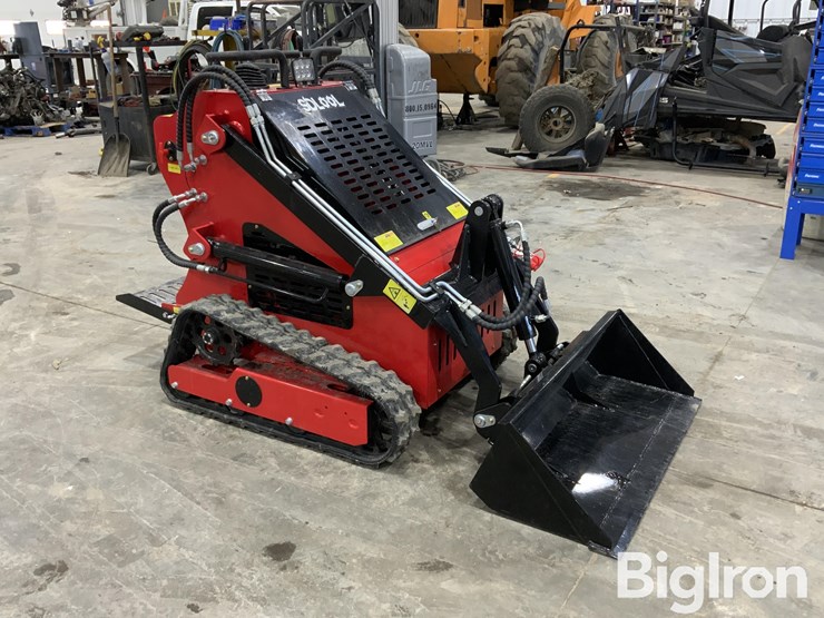 2025-massey-ferguson-730-image-3