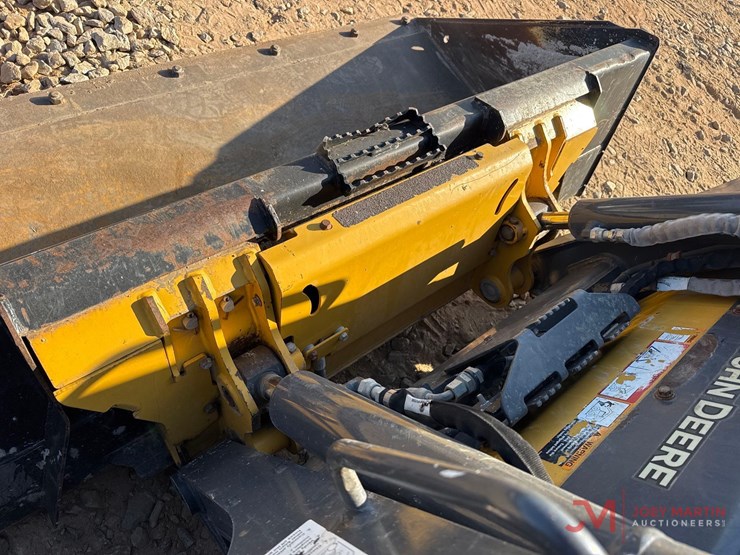 2023-deere-317g-image-9