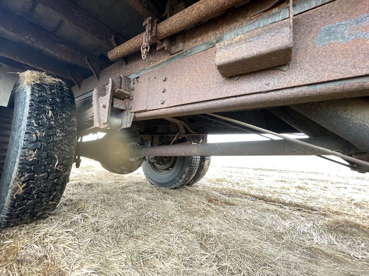 #113-•-1982-international-1754-single-axle-grain-truck-(has-wi-title)-image-35