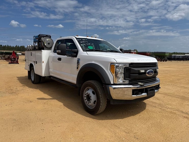 2017-ford-f450-xl-image-1