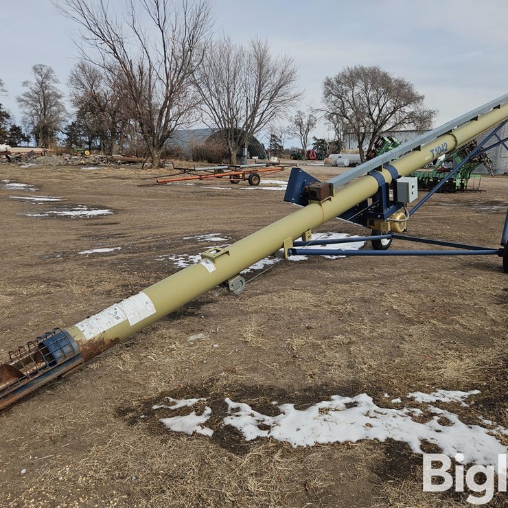 2014 HARVEST INTERNATIONAL T1042