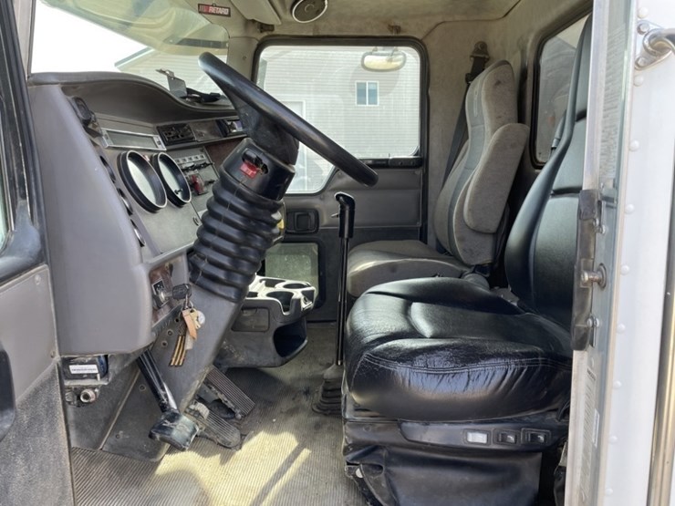 2006-kenworth-t300-image-15