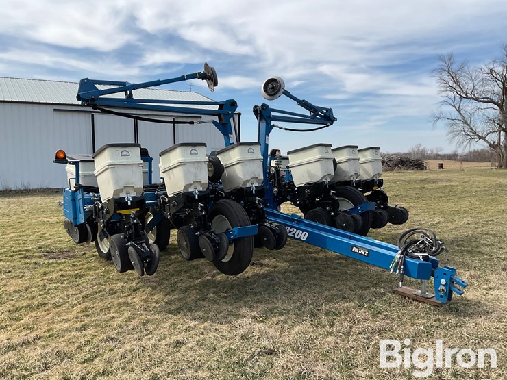 2019-kinze-3200-image-3