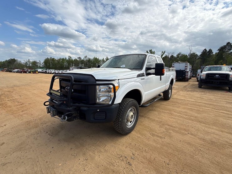 2015-ford-f250-xl-image-2