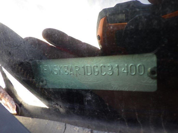 2013-ford-explorer-image-16