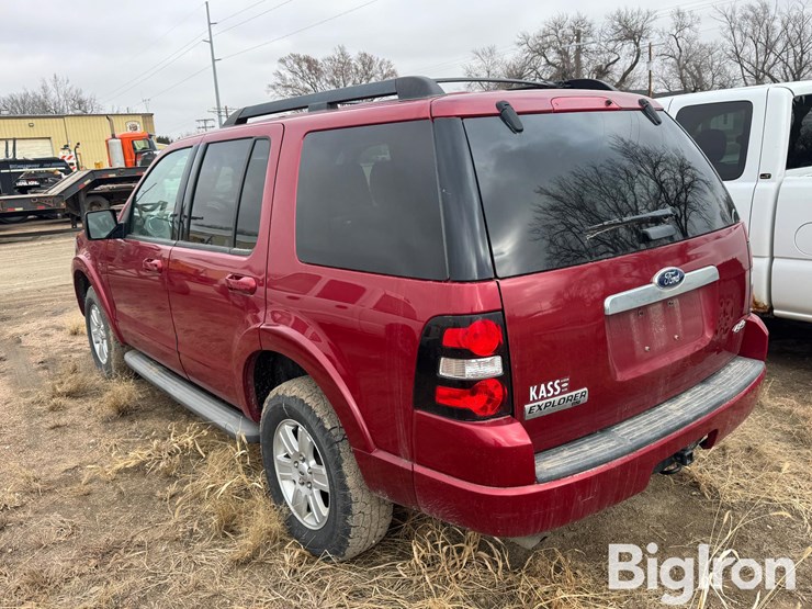 2010-ford-explorer-xlt-image-7