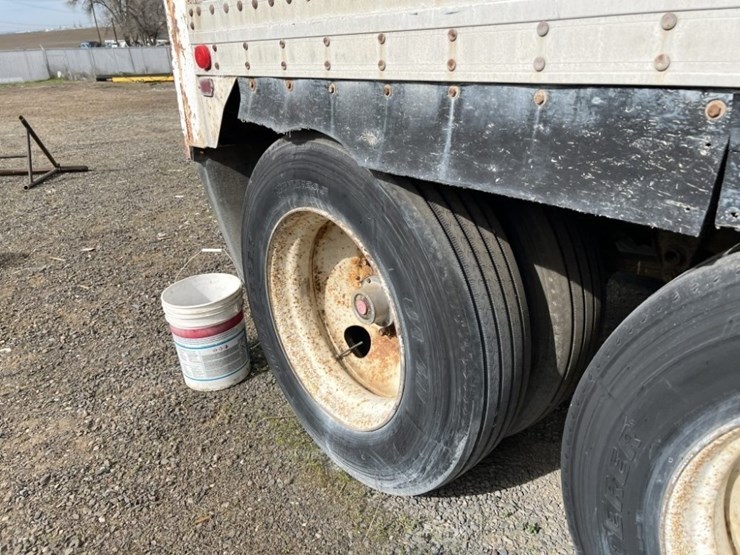 1984-alloy-tri-axle-dry-van-trailer-image-9