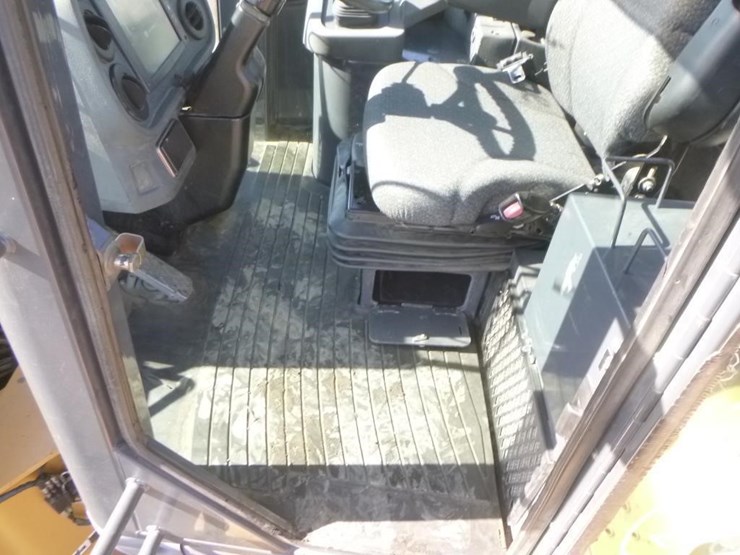 2005-deere-624j-image-25