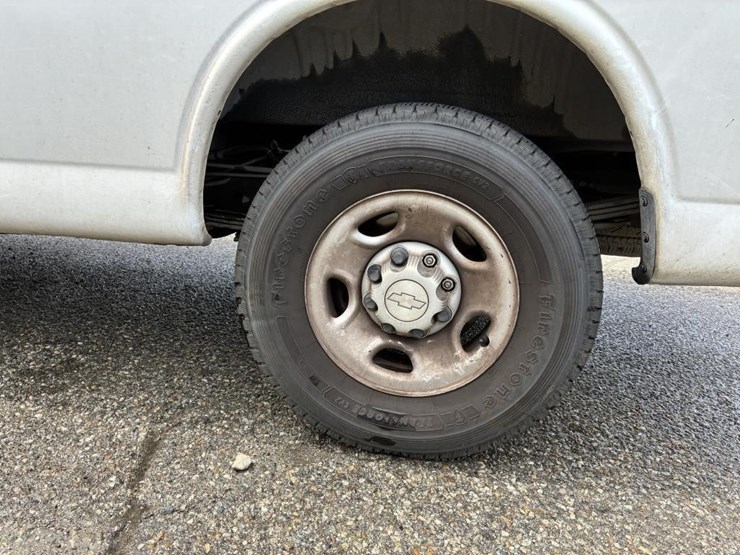 2018-chevrolet-express-2500-image-5