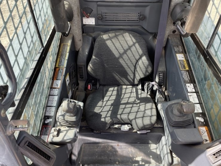 2013-deere-333e-image-16