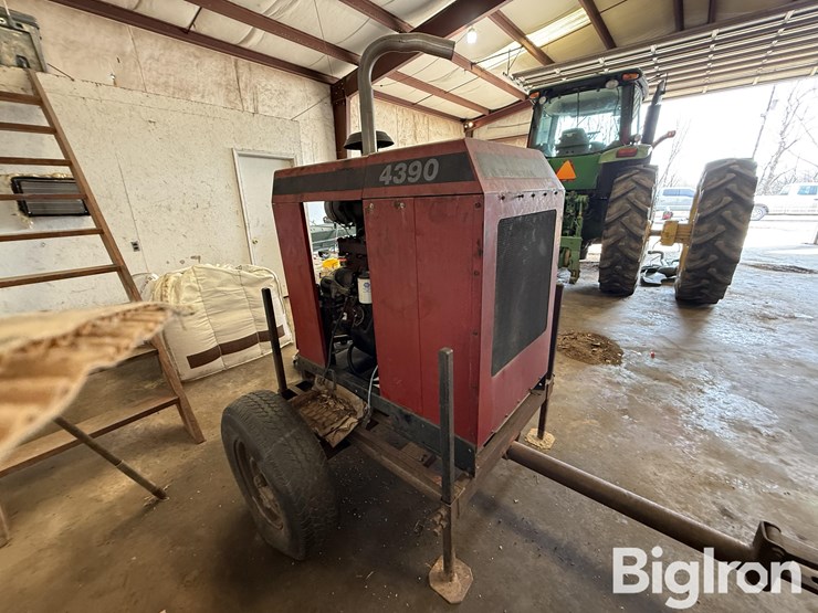 case-ih-4390-image-4