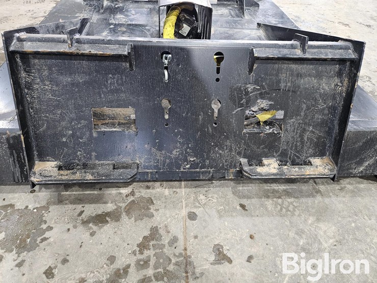 2025-massey-ferguson-730-image-11