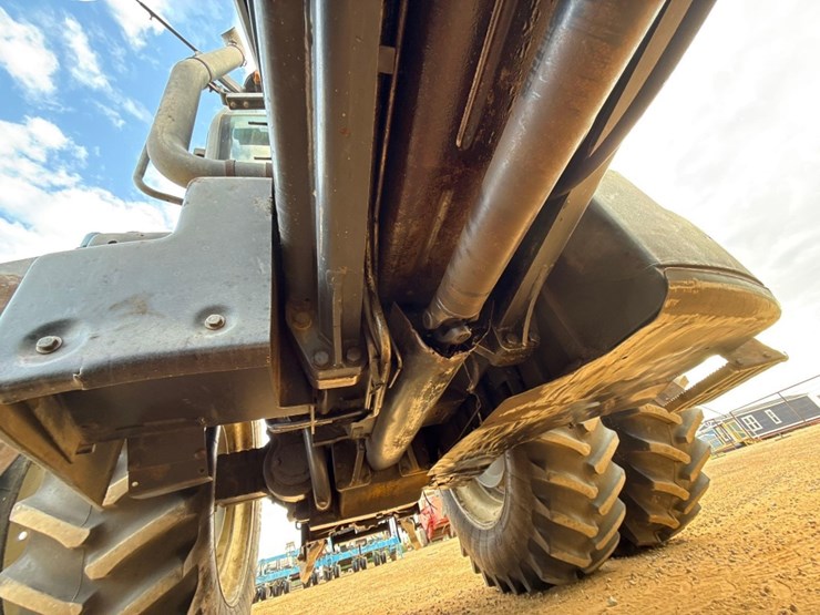 new-holland-8870-image-21