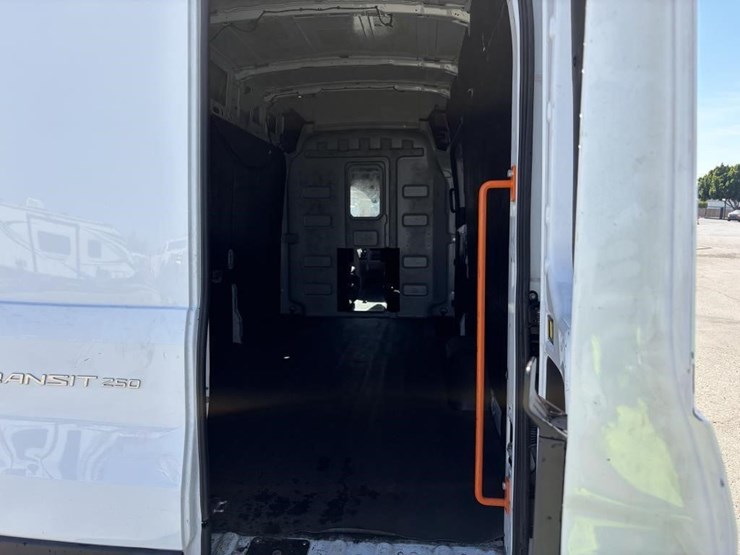 2022-ford-transit-image-10