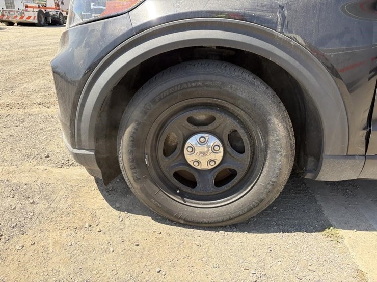 2021-ford-explorer-police-interceptor-image-11