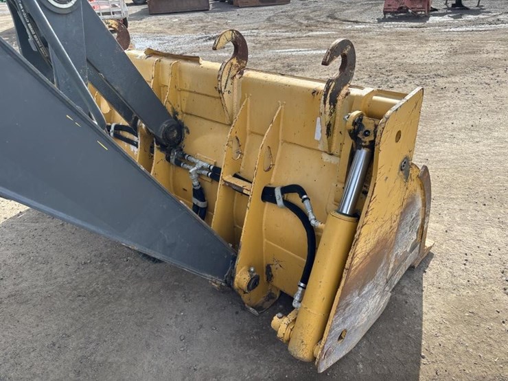 2019-deere-210lep-image-11