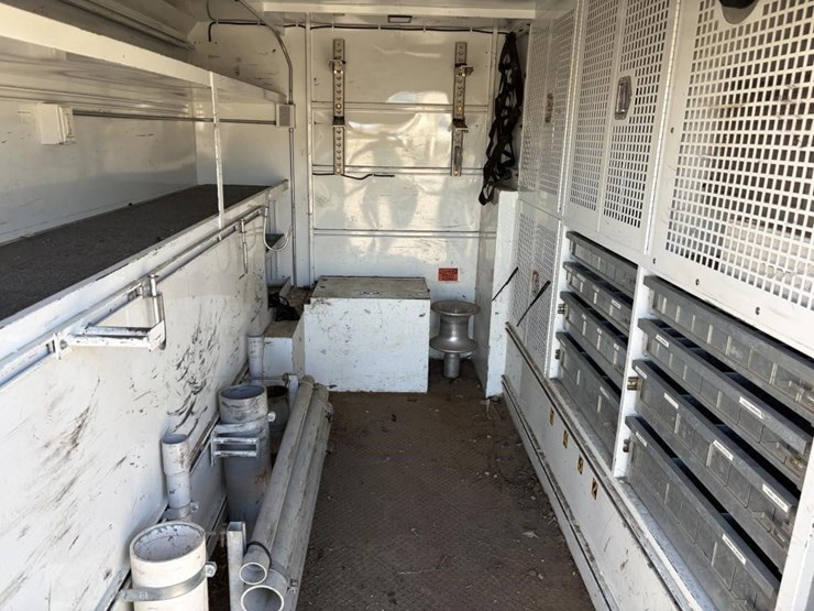 2012-ford-f550-xlt-image-10