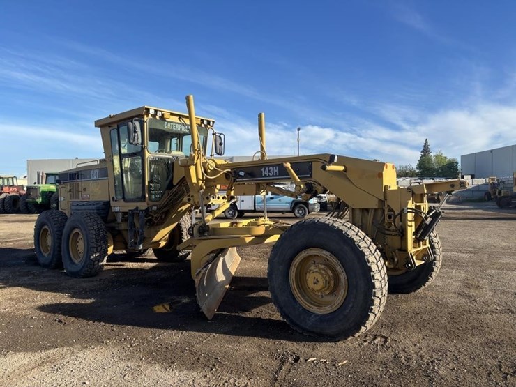 2006-caterpillar-143h-motor-grader-image-2