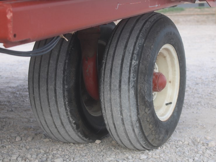 hesston-4910-image-12