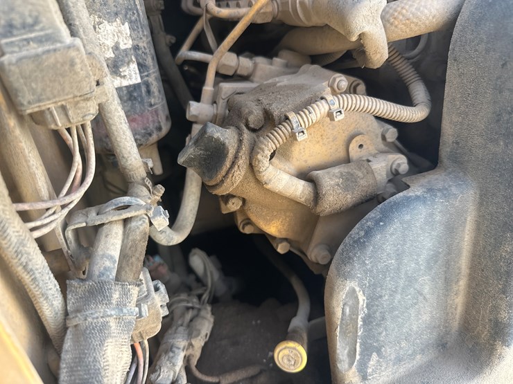 2017-caterpillar-239d-image-43