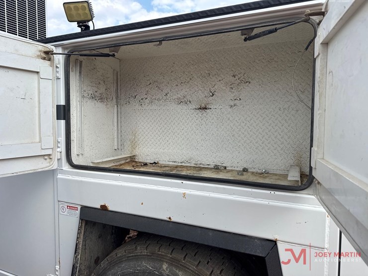 peterbiltpb337-service-truck-image-33