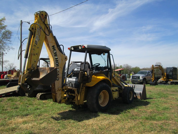 new-holland-b95b-image-3