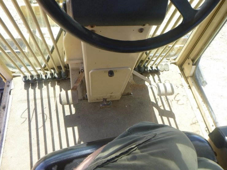 2005-caterpillar-143h-image-26