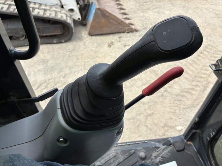 2023-deere-30g-image-21