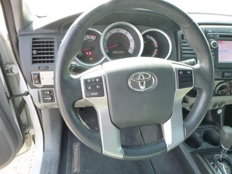 2013-toyota-tacoma-image-12