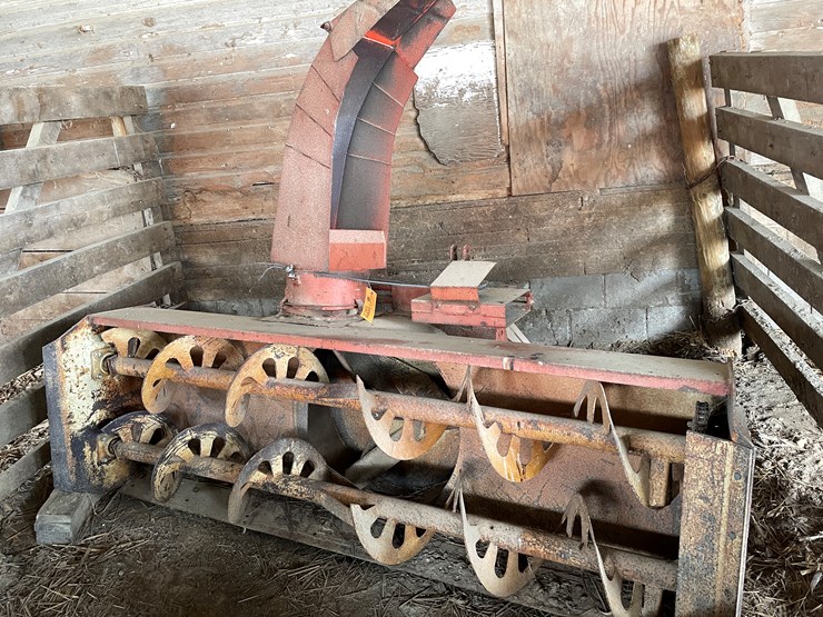 #2385-•-new-idea-avco-snowblower-image-1