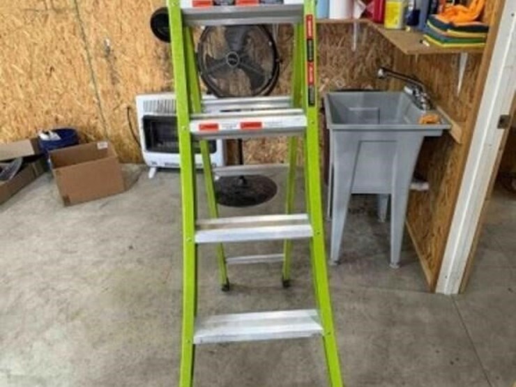 little-giant-6'-ladder-image-3