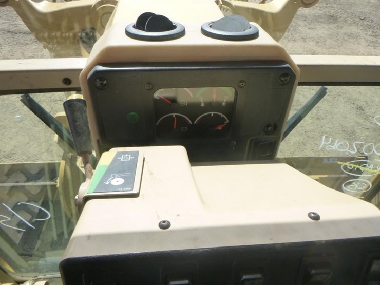 2005-caterpillar-143h-image-30