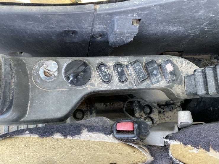 2013-komatsu-pc210-lc-10-image-43