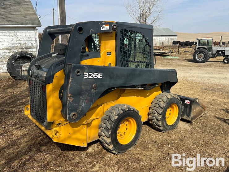 2015-deere-326e-image-7