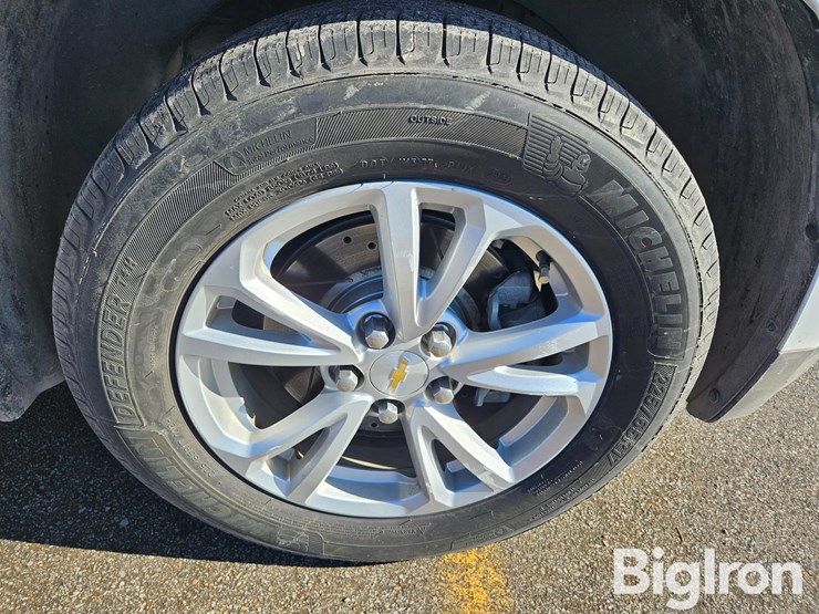 2017-chevrolet-equinox-lt-image-14