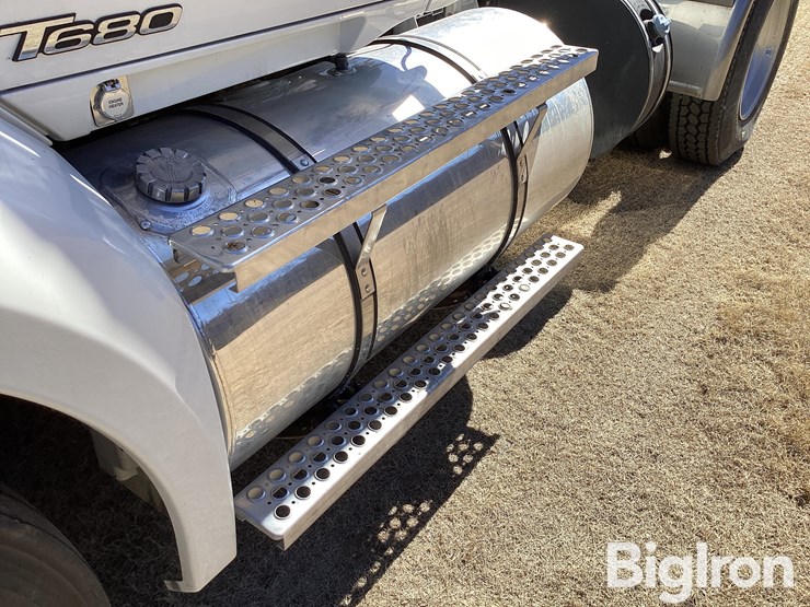 2019-kenworth-t680-image-12