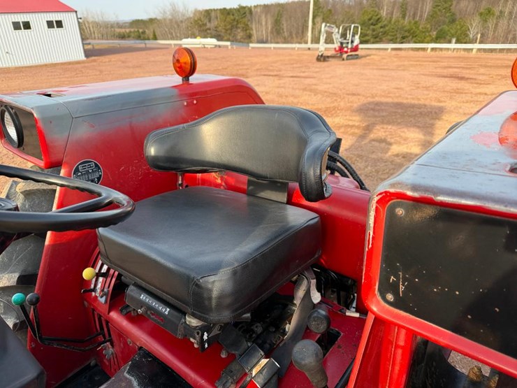 1985-case-ih-2250-image-40