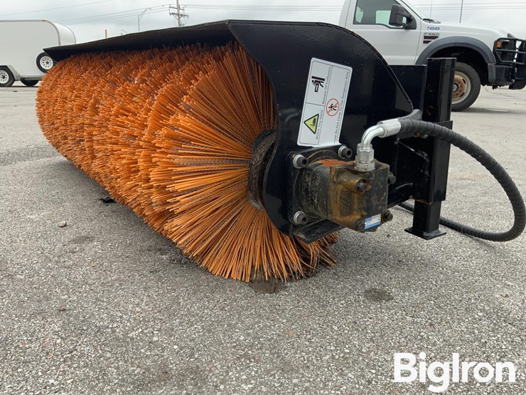 2025-massey-ferguson-730-image-12