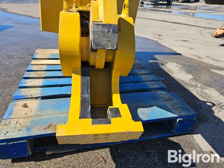 2025-massey-ferguson-730-image-15