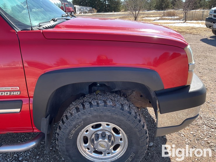 2004-chevrolet-silverado-2500-image-18